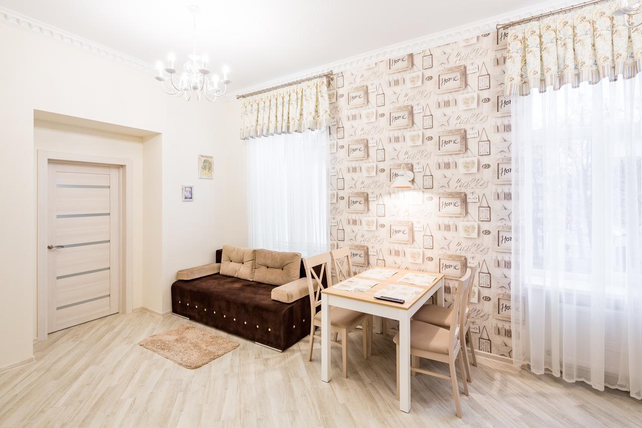 Leogrand Vip Apartments On Udatnogo 4 リヴィウ エクステリア 写真