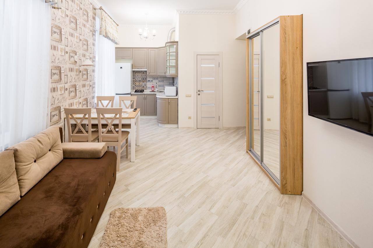 Leogrand Vip Apartments On Udatnogo 4 リヴィウ エクステリア 写真