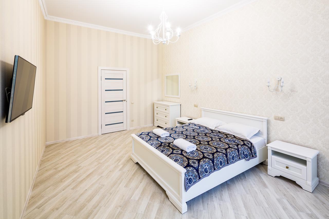 Leogrand Vip Apartments On Udatnogo 4 リヴィウ エクステリア 写真