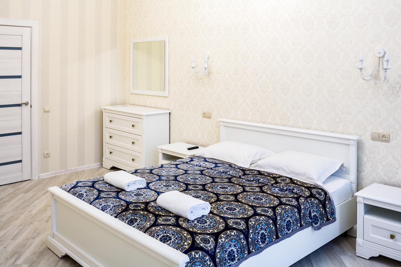 Leogrand Vip Apartments On Udatnogo 4 リヴィウ エクステリア 写真