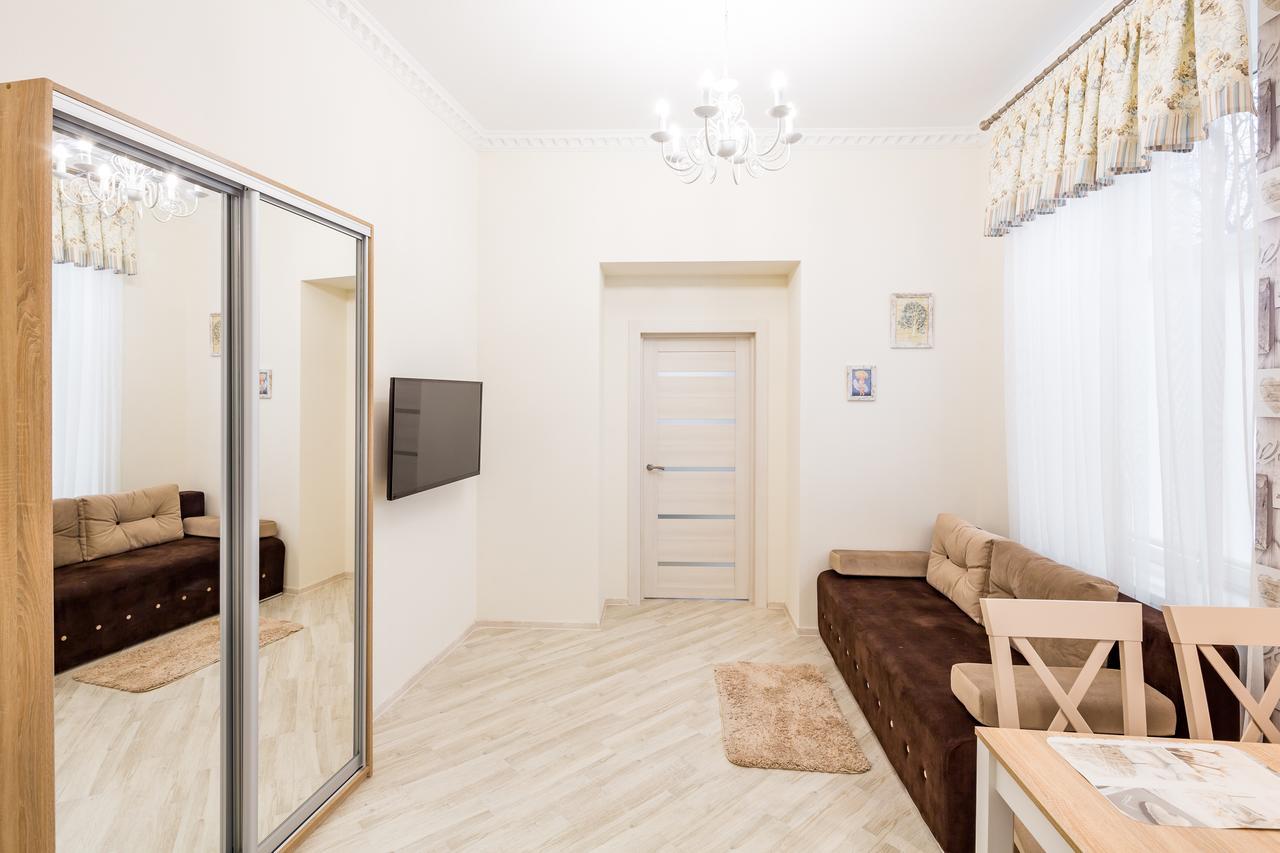 Leogrand Vip Apartments On Udatnogo 4 リヴィウ エクステリア 写真